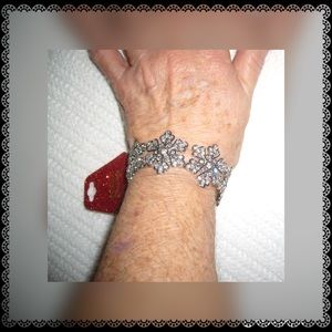 ☃️Bling Embellished Silvertone Snowflake Bracelet